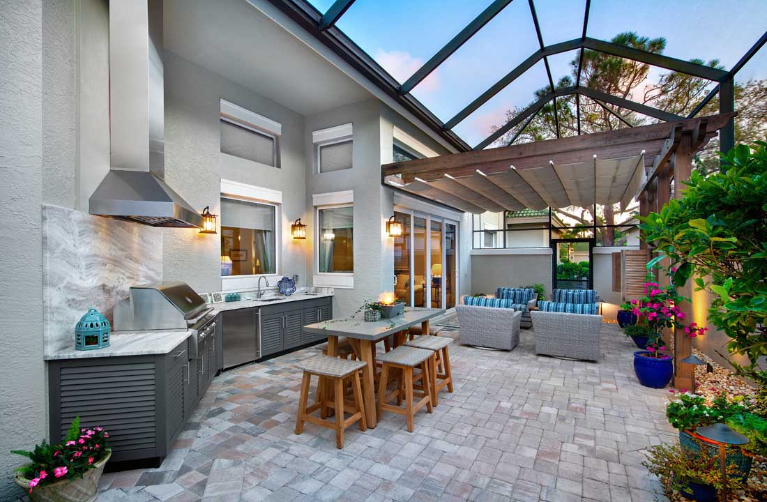 enclosed outdoor kitchen living room