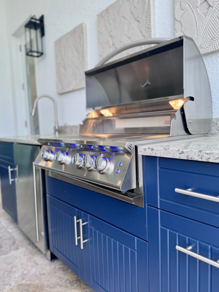 built in grill in outdoor kitchen 